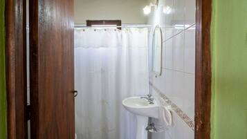 Ducha, bidet, toallas, jabón