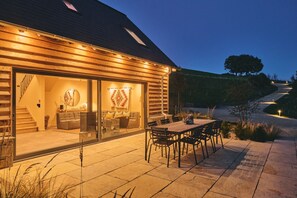 Outdoor dining - Original Hideaways -Luxury Cottages (Caersws,)