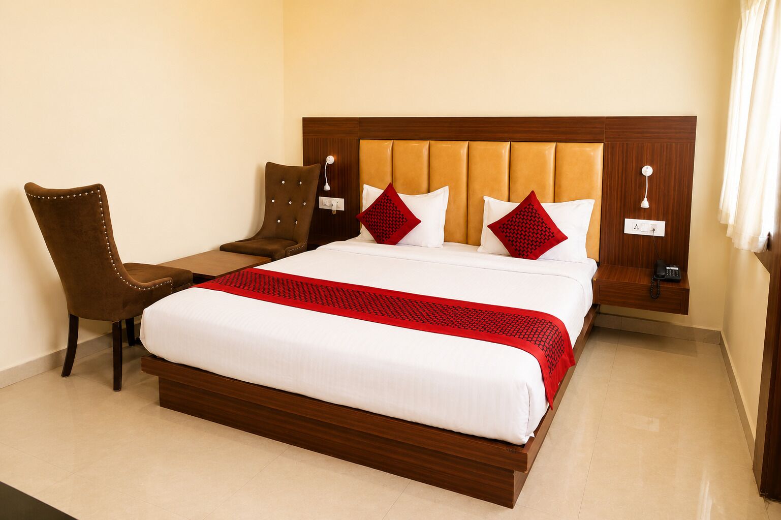 Deluxe Room with King Bed | Free WiFi