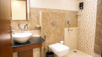 Deluxe Room with King Bed | Bathroom | Shower, towels, soap, shampoo