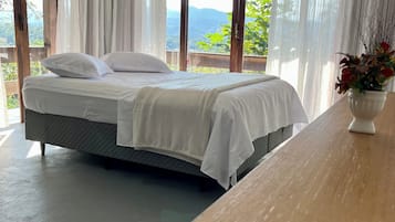Quarto casal conforto, varanda coberta, vista para a montanha | Wi-Fi de cortesia