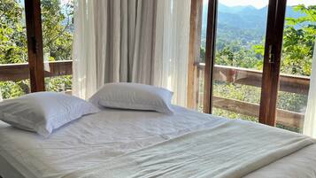 Habitació doble Comfort, pati hawaià, vistes a la muntanya | Wifi gratuïta