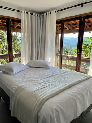 Quarto casal conforto, varanda coberta, vista para a montanha | Wi-Fi de cortesia