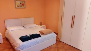 Ferros/tábuas de passar roupa, Wi-Fi, roupa de cama