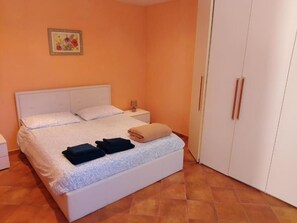 Ferros/tábuas de passar roupa, Wi-Fi, roupa de cama