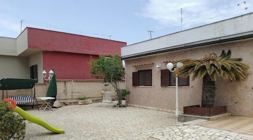 La Casina, just a short walk from the sea