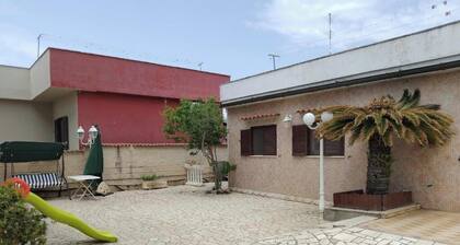La Casina, just a short walk from the sea
