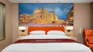 Panorama tweepersoonskamer, uitzicht op de stad | Luxe beddengoed, een bureau, een laptopwerkplek