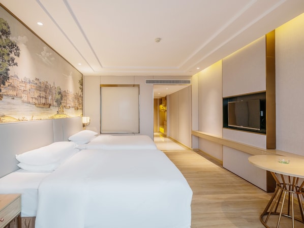 Standard Twin Room | Premium bedding, desk, laptop workspace, blackout curtains