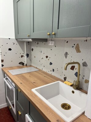 Geladeira, micro-ondas, fogão, cooktop