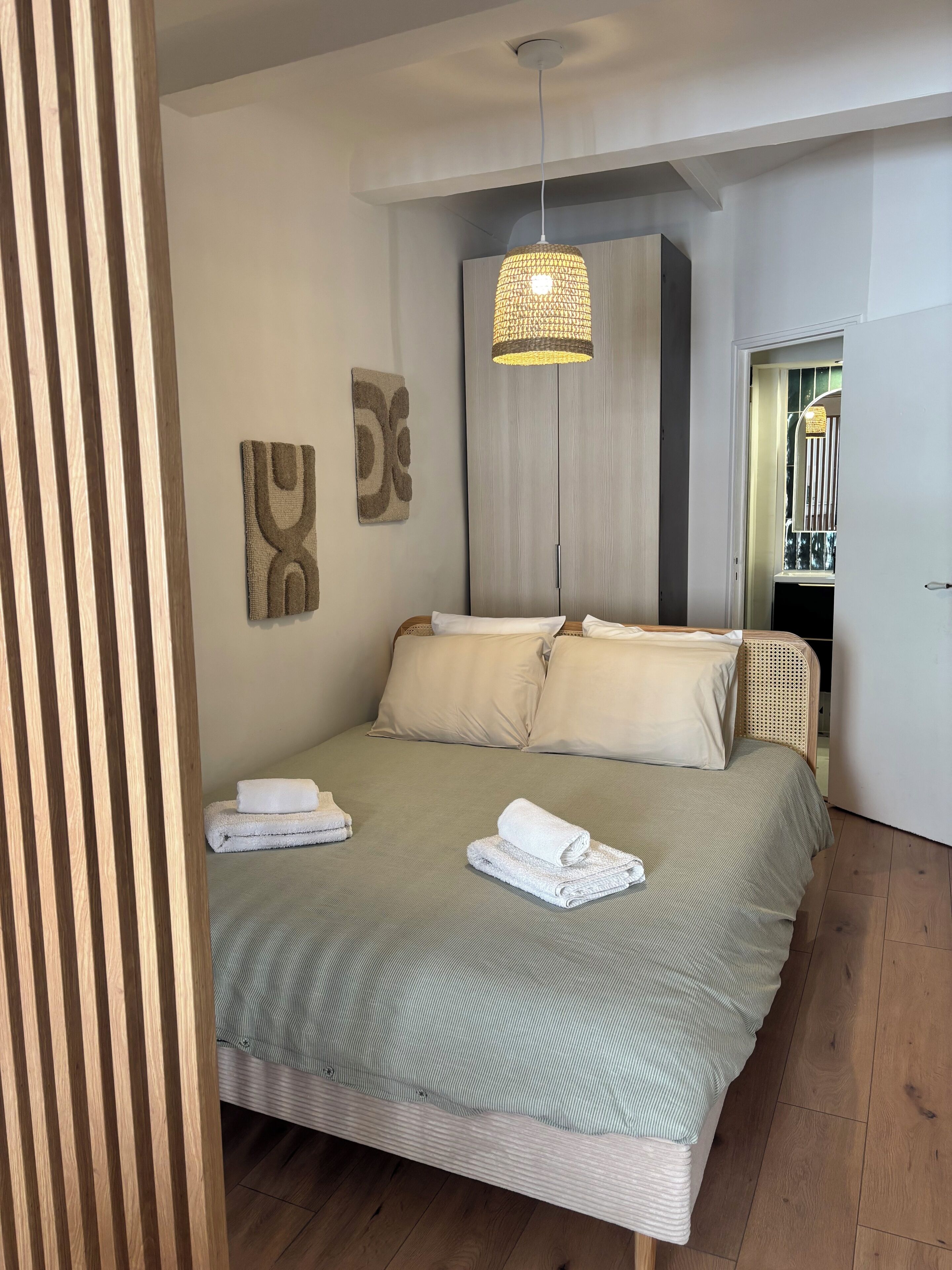 1 chambre, fer et planche à repasser, lit parapluie, Wi-Fi gratuit
