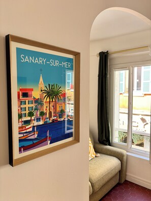 Interior - 50 meters from the harbor and beaches, new apartment, air conditioning and parking, sleeps 4. (Sanary-sur-Mer)