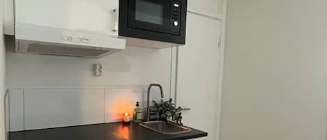 クラシック アパートメント | 専用キッチン | 電子レンジ、コンロ、調理器具と食器