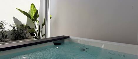 Bain à remous intérieur