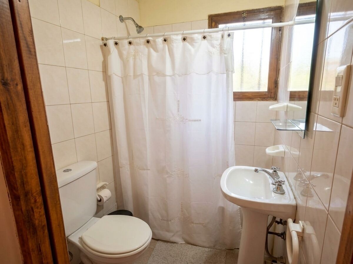Ducha, bidet, toallas, jabón