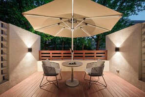 Executive Double Room, Courtyard View, Courtyard Area | Property grounds - Beijing Sanlitun Gongti Manxin Hotel (Beijing)