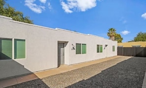Exterior - 2-bedroom townhome in beautiful Tucson! (Tucson)