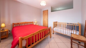 3 Schlafzimmer, Bügeleisen/Bügelbrett