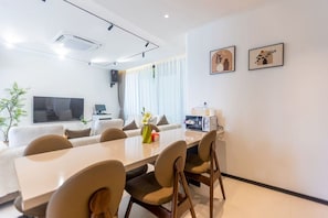 Dining - The White Heaven (Banglamung)