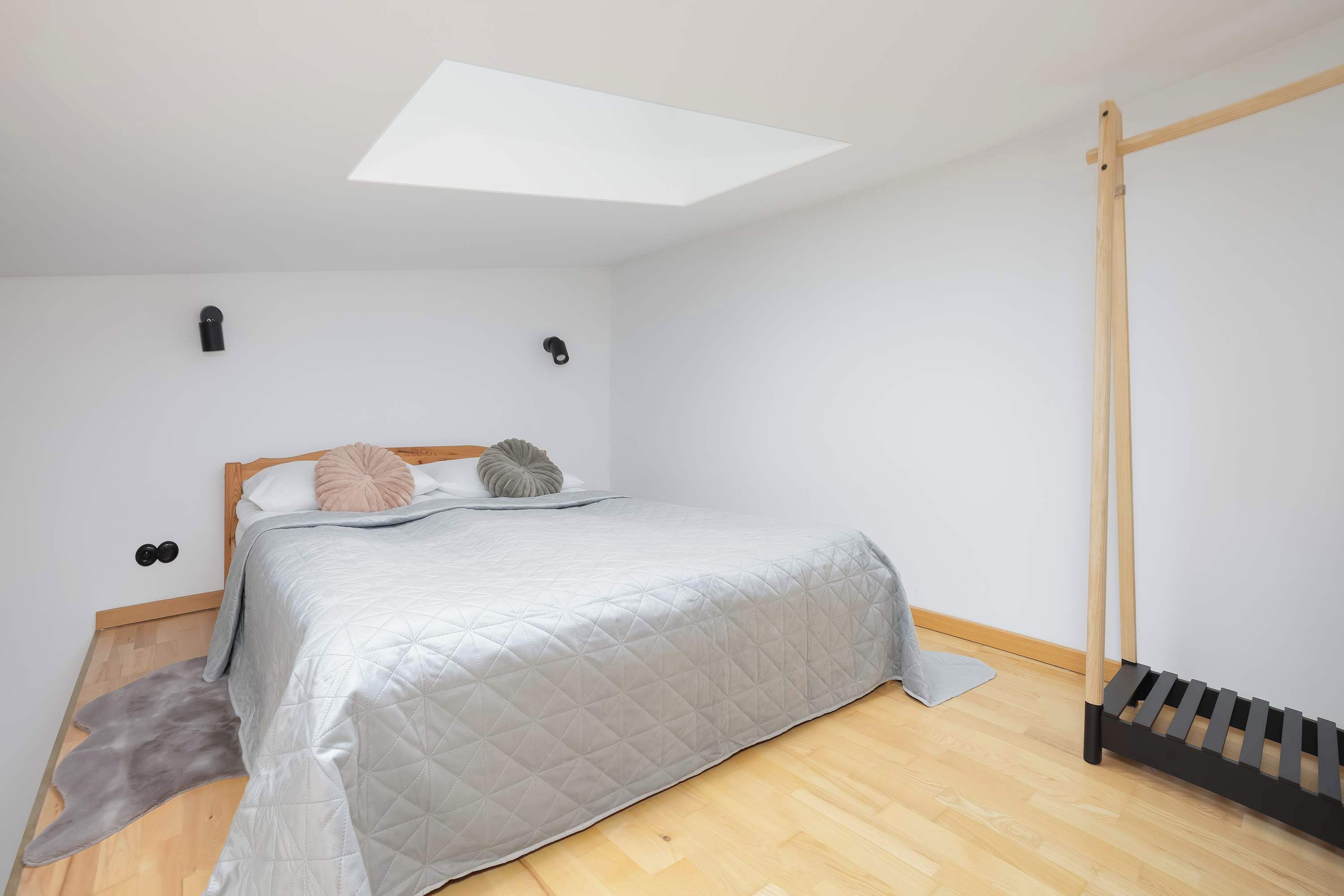 Iron/ironing board, travel cot, WiFi, bed sheets