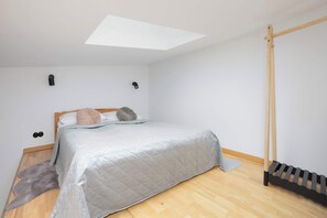 Iron/ironing board, travel crib, WiFi, bed sheets - Comfortable Studio with Balcony | Perfect for a Stay in Pruszków (Pruszków)