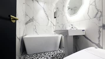 Deluxe Double Room | Bathroom | Combined shower/tub, hair dryer, towels, soap