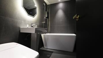 Deluxe Double Room | Bathroom | Combined shower/bathtub, hair dryer, towels, soap