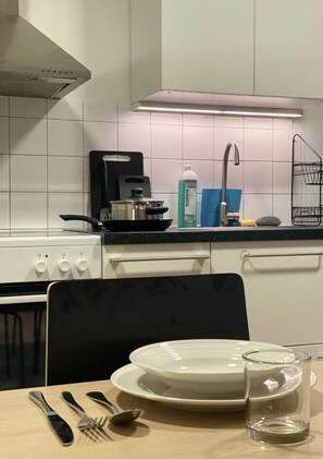 Classic dubbelrum | Eget kök | Stort kylskåp, mikrovågsugn, ugn och spishäll