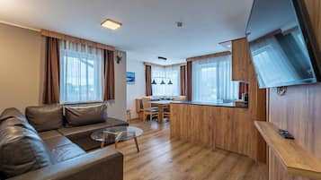 Junior Apartment, Balcony, Mountain View | Living area