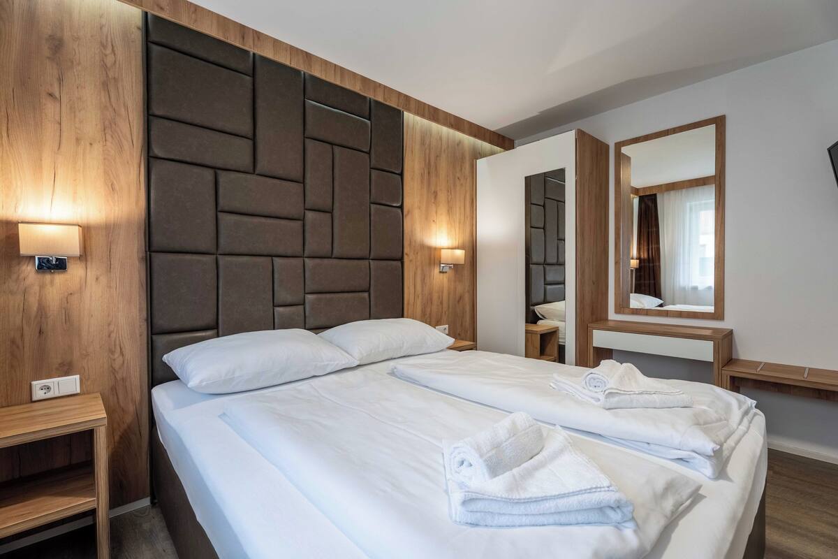 Comfort Apartment, Garden View | Ruang kerja komputer riba, langsir/tirai gelap terus, kalis bunyi