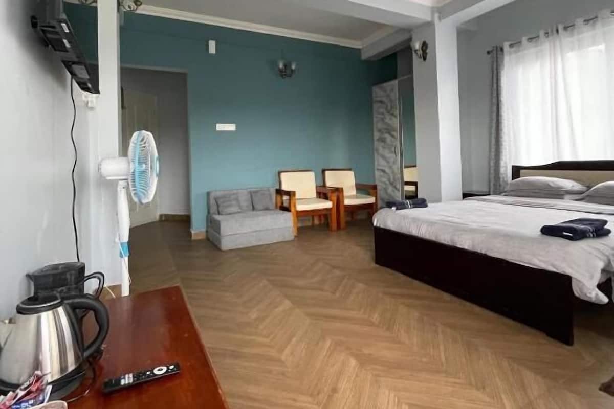 Phòng đôi Deluxe, ban công, quang cảnh đồi núi | Bàn ủi/dụng cụ ủi quần áo, truy cập Internet không dây miễn phí