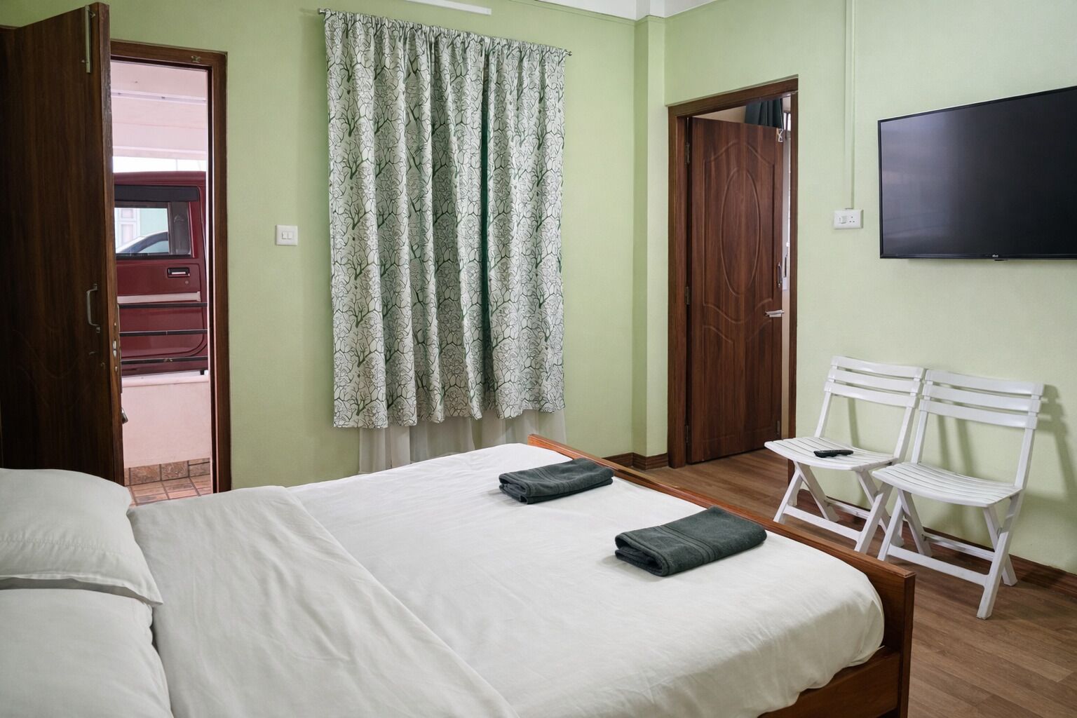 Casa familiar | Tabla de planchar con plancha y wifi gratis