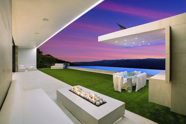 Exterior - Highridge One (Beverly Hills)