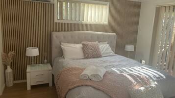 4 chambres, fer et planche à repasser, Wi-Fi gratuit, draps fournis