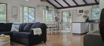 Raylea Retreat - Rest and Relax surrounded by nature - fur baby friendly!!