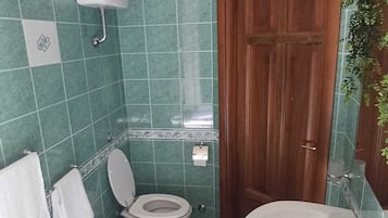 Superior-Dreibettzimmer | Badezimmer