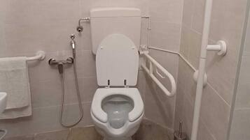 Deluxe Double Room | Bathroom | Shower, free toiletries, hair dryer, slippers