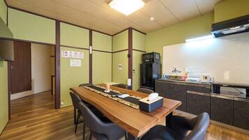 Apartment, 2 Bedrooms, Non Smoking | Private kitchen | Full-sized fridge, microwave, stovetop, cookware/dishes/utensils
