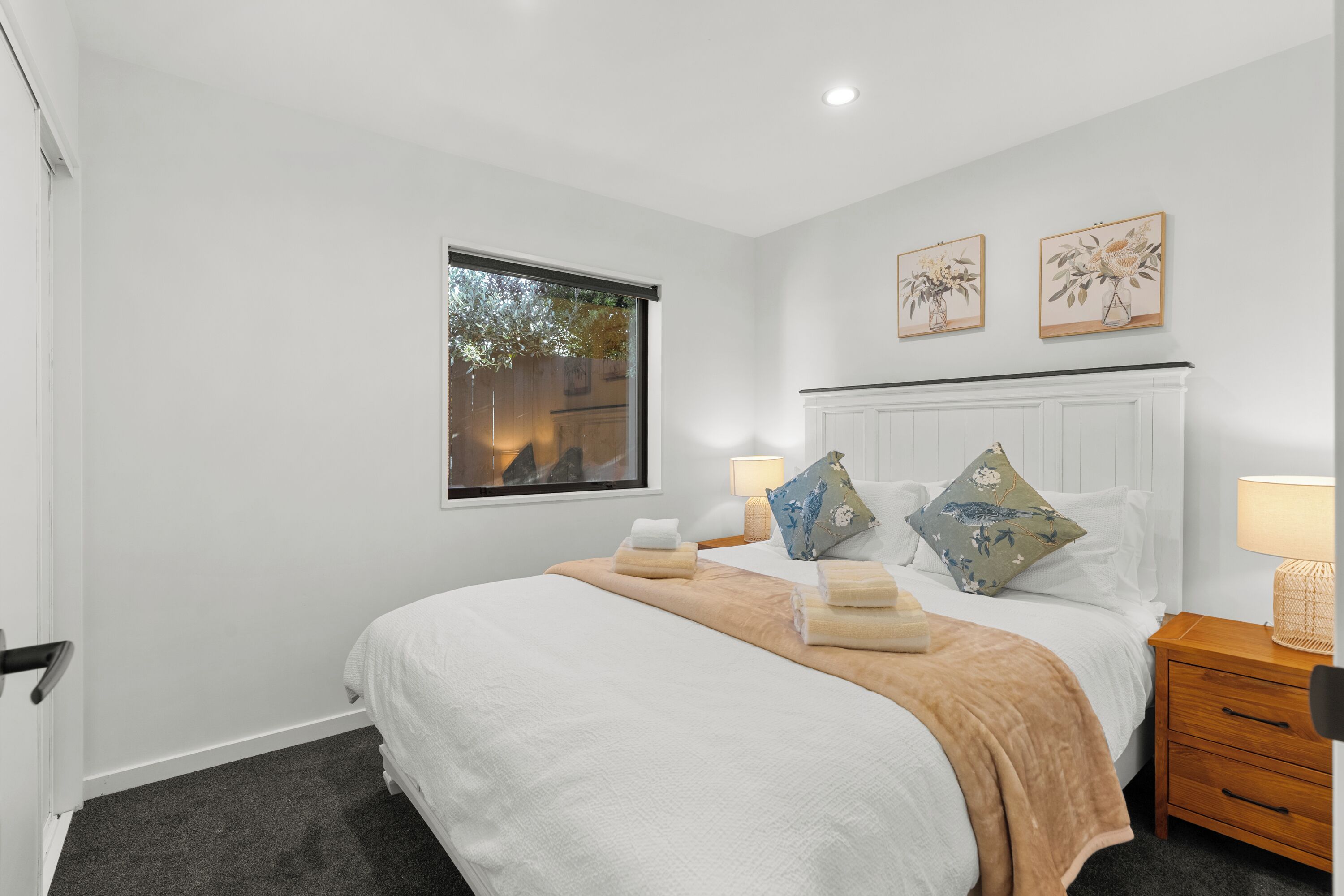 5 bedrooms, iron/ironing board, WiFi (free), bed sheets