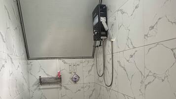 Baita Deluxe, vista montagna | Bagno | Doccia, soffione a pioggia, asciugamani, sapone