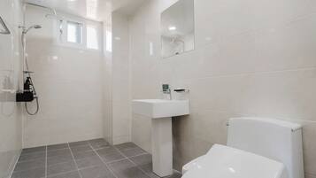 Basic Room, 3 Bedrooms (Building A 1F Group Room (101+102)) | 1 bedroom, free WiFi