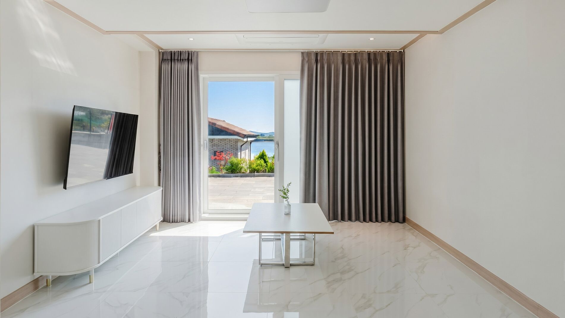 Basic Room, 3 Bedrooms (Building A 1F Group Room (101+102))