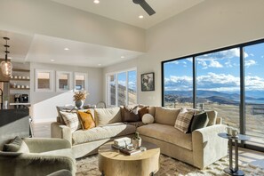 Smart TV, fireplace, video games - Hot Tub + Cold Plunge + Game Room | Deer Valley + Lake Views | Serenity Now (Hideout)