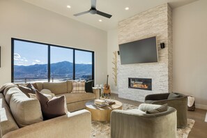 Smart TV, fireplace, video games - Hot Tub + Cold Plunge + Game Room | Deer Valley + Lake Views | Serenity Now (Hideout)