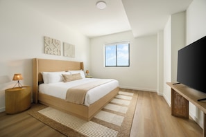 Free WiFi, bed sheets - Sleeps 12 • 2 Suites in New Luxury Hotel w/ Rooftop Pool | Sense28 by AvantStay (Miami)