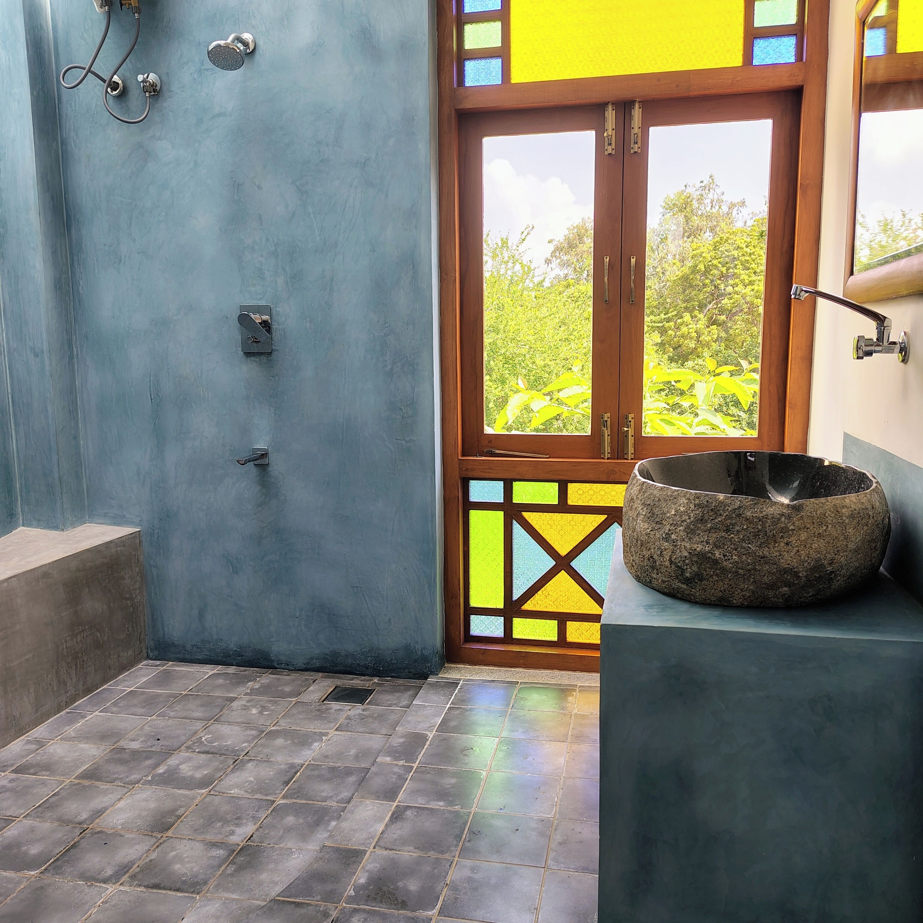 Superior Suite, Garden View | Bathroom | Shower, free toiletries, slippers, towels