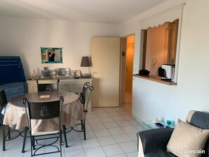 Dining - Vrbo Property (Vaux-sur-Mer)