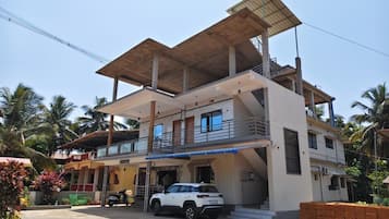 Family Double or Twin Room | Desk, laptop workspace, free WiFi