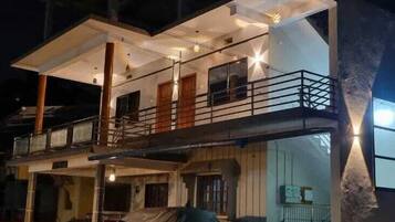 Family Double or Twin Room | Desk, laptop workspace, free WiFi