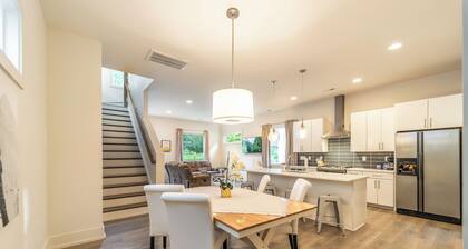 Modern 4BR Getaway - Two Suites + Prime Comfort